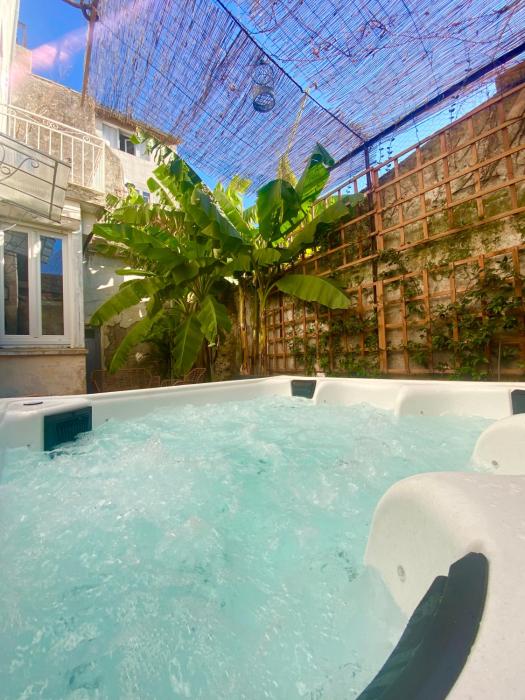 Maison de Maître L Oustal des Halles avec salle de cinéma, billard & Jacuzzi