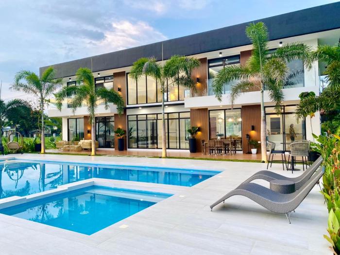 The Modern Lake House