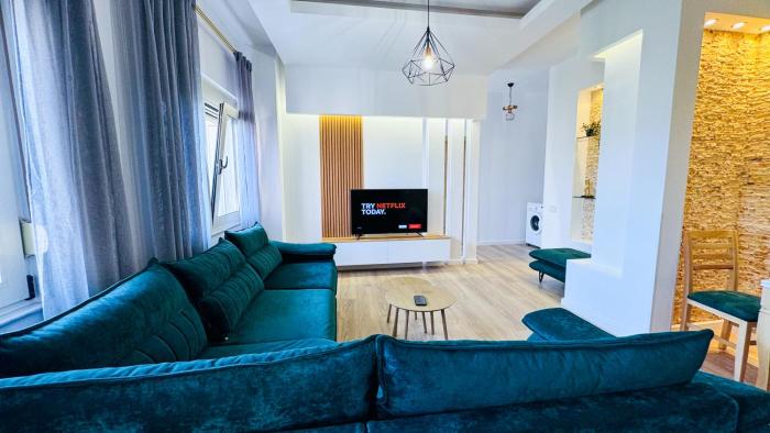 Urban Serenity City Skyline Premium - Blloku