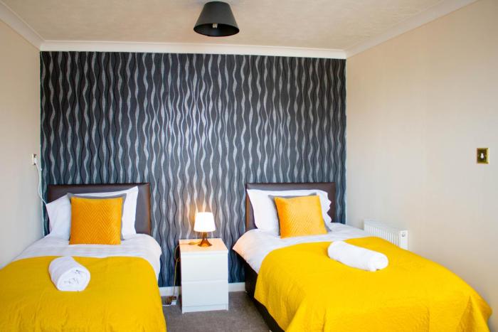 Contractors l Families l Relocation l 5BDR I Sleeps11 I Super Fast Wi-Fi I Free Parking