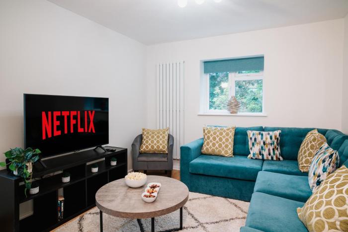 Spacious 4-bed Ample Parking Fast WiFi Contractor Family Friendly