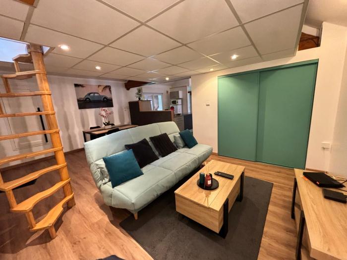 Mini-Loft, terrasse 24m2, Internet Haut-débit, garage privé et place de parking