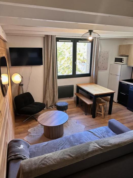 Studio avec mezzanine aménagée 2min des pistes, avec 1 chambre et 1 coin montagne