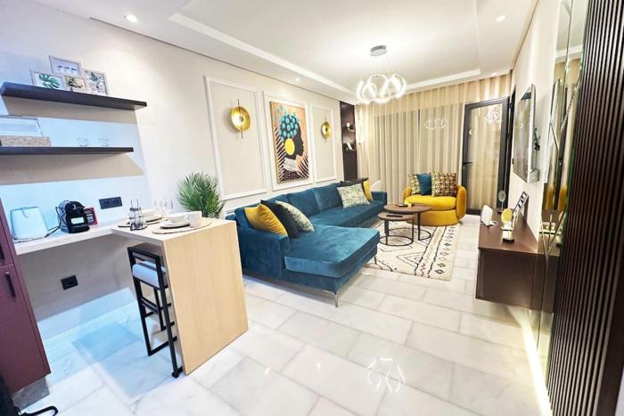 Stylish Appartement Lumineux et Luxueux Au Coeur De Maarif Quartier Palmier Près De Station Tramway & Bd Abdelmoumen Casablanca