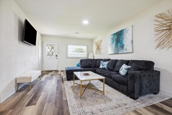 Houston Hideaway 3 Bedroom Home