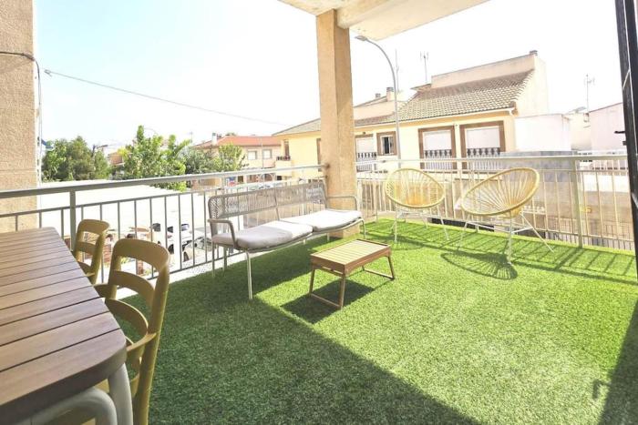 Apartamento con terraza cerca del mar