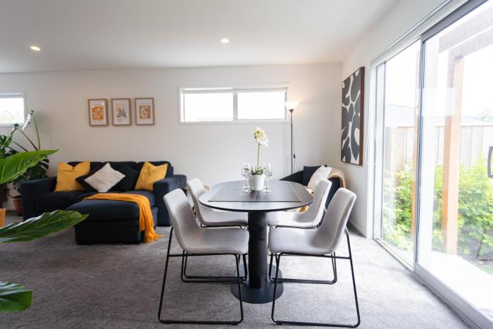 Cosy 2 Bed 3 Bath Home Close to CBD And Hagley Park