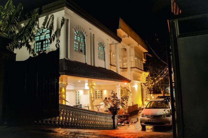 Bougain Villa Service Villa