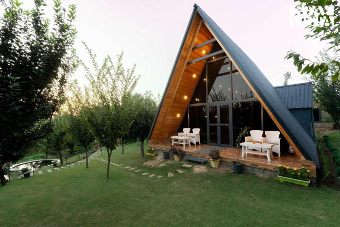 StayVista at Rahat with Private Pool, Lawn & BBQ