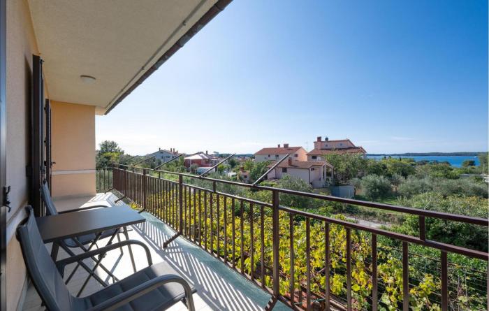 2 Bedroom Amazing Apartment In Fazana