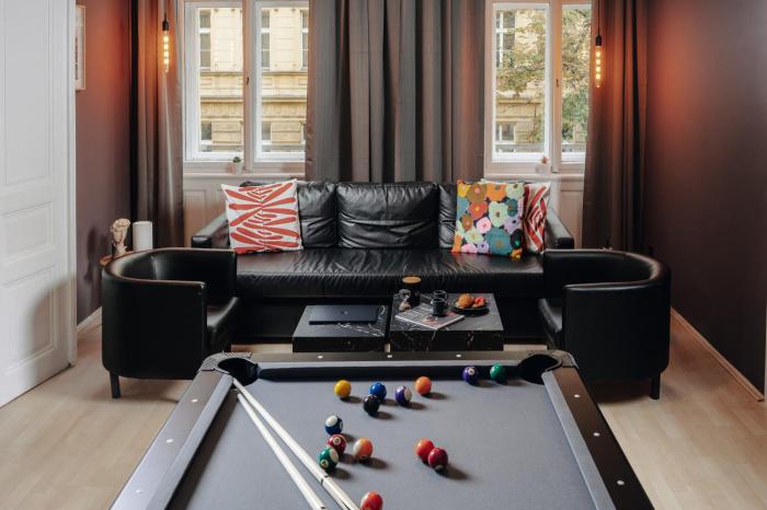 Cinema Apartment Billiard & Foosball - City Centre