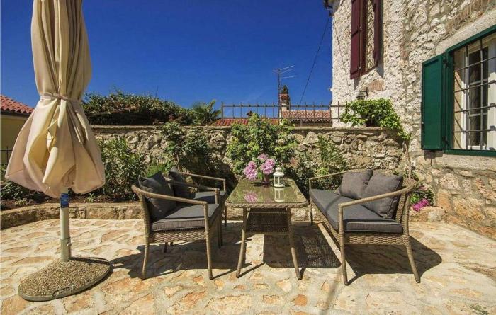 Rustikales Steinhaus nur 300 Meter zum Strand mit Meerblick, Grill, Terrasse