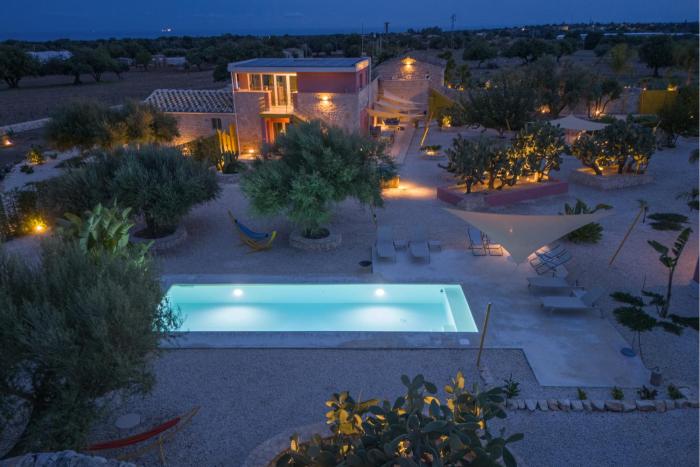 Casa Farlisa, antico baglio con piscina