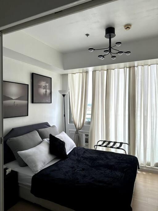 El Spacio Azure 1BR with PS4 & Netflix