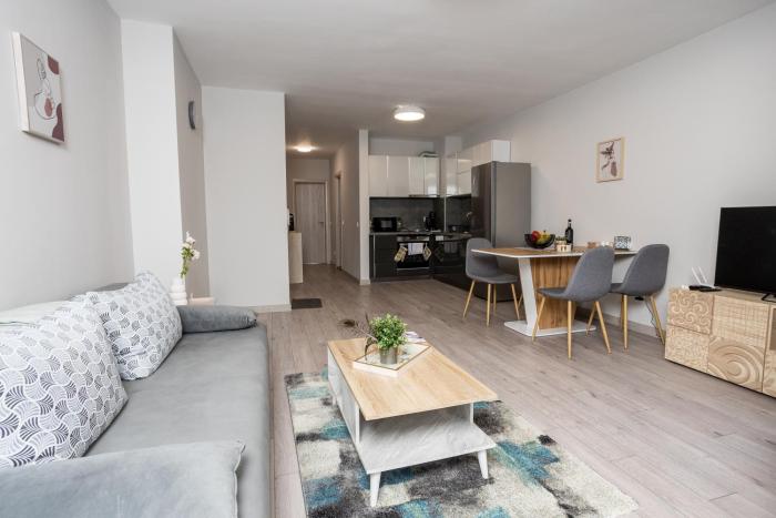 Modern 1BR Comfort in Oborishte with Private Parking