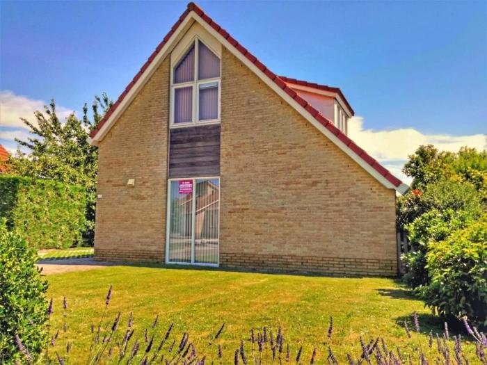 Bungalow in Breskens near Waterfront Beach