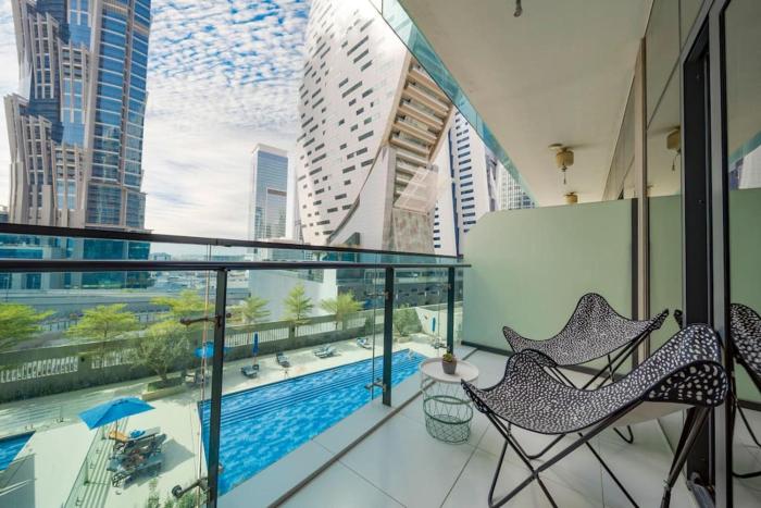 Chic 1BR Getaway- 4min Walk to Business Bay Metro & 10min to Burj Khalifa