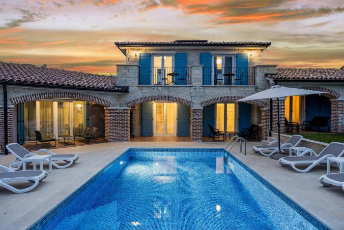 Villa Mila in Medulin with sea view and private pool only 300 meters from the beach