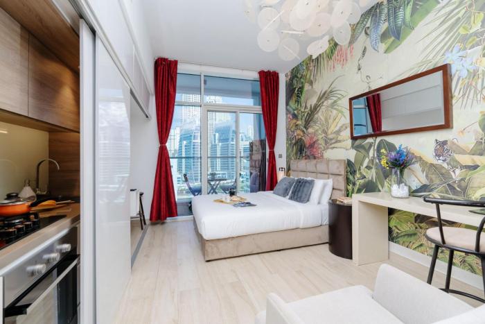 Beautiful Stylish Apartment with Marina Views