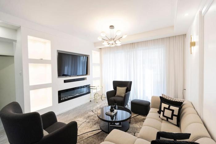 Modern Retreat with Pool and Gym near Yaya Center