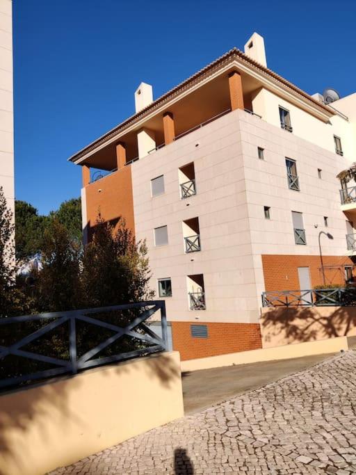 2 bedroom top floor apartment in Albufeira