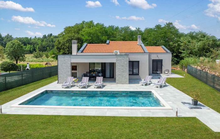 3 Bedroom Lovely Home In Santalezi