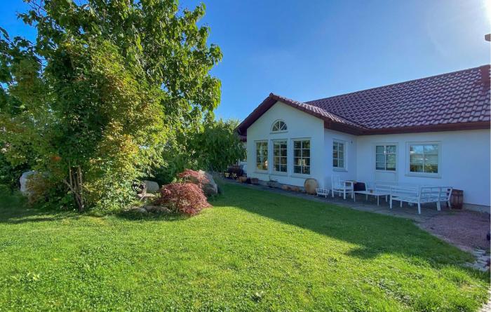 2 Bedroom Amazing Home In Kivik