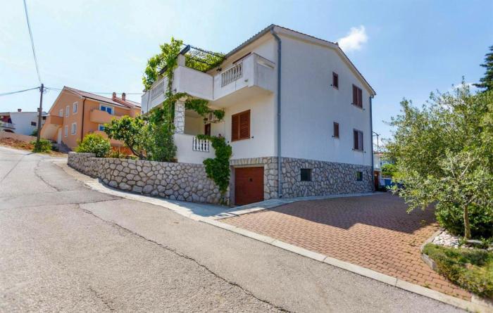 1 Bedroom Cozy Apartment In Vrbnik