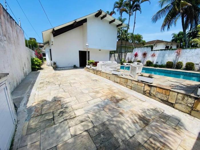Casa Guarujá 5 quartos 500 m praia Enseada piscina ar cond