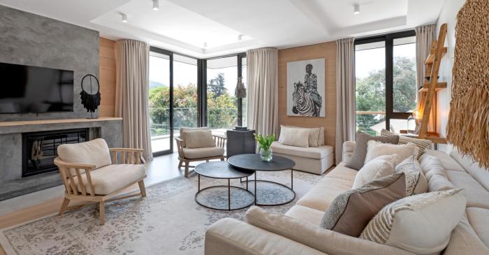 Neue luxuriöse Penthouse-Wohnung mit 3 Schlafzimmern, atemberaubendem Tafelbergblick und Rooftop Pool auf 210m2