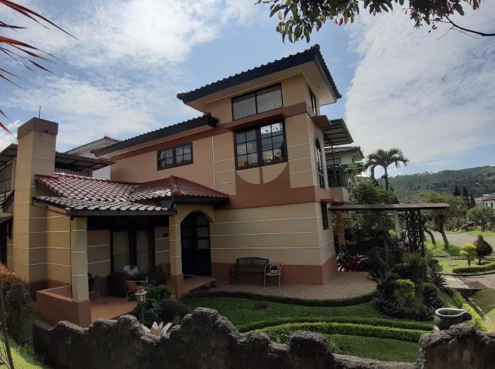 Villa kota bunga puncak bogor ada AC, karoke , water heater, wifi