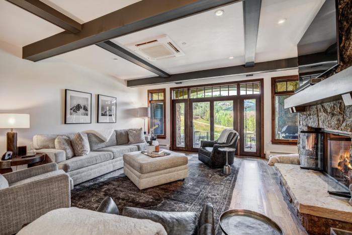 Remodeled 3BR Condo in Bachelor Gulch - Ski in out condo