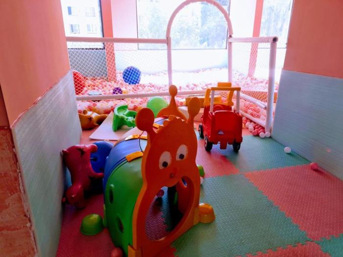 Executive living two bedroom apartment with heated swimming pool and well equipped gym with amazing city scenic views