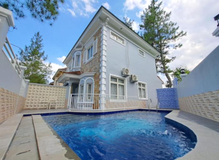 Villa puncak bogor di kota bunga ada kolam pribadi