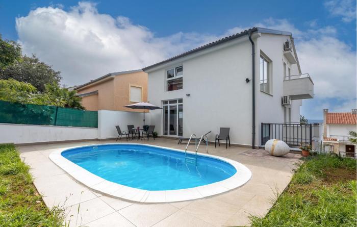 1 Bedroom Stunning Apartment In Dramalj