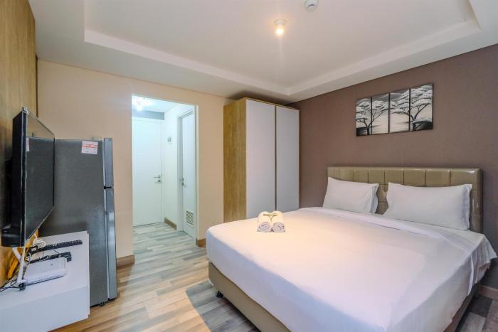 Elegant and Comfort Studio Kebayoran Icon Apartment By Travelio