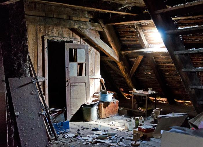 The Old Bakery - Stay in what was the dirty dusty old store rooms