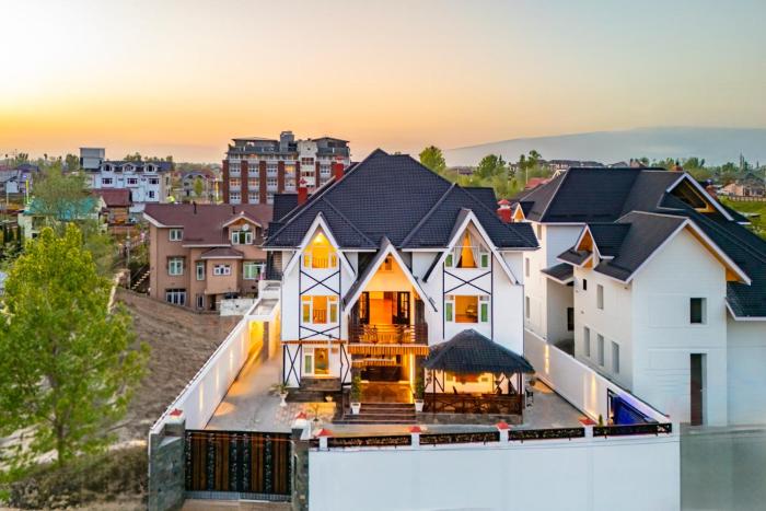 StayVista at Gauhar Heritage Villa, Srinagar