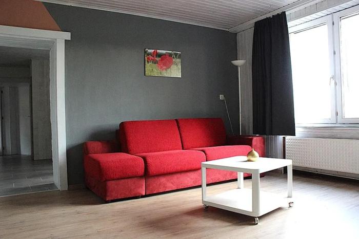 Spacious family house in Haut-Fays, 250 m² with garden