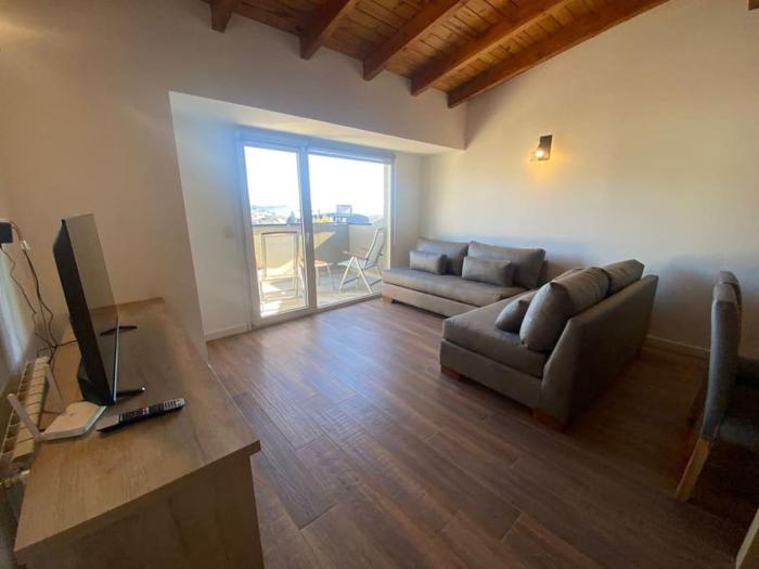 Moderno Departamento con vista al lago y montañas