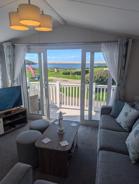 STYLISH HOLIDAY HOME WITH UNINTERRUPTED VIEWS OF THE FLEET LAGOON ON Haven LITTLESEA HOLIDAY PARK