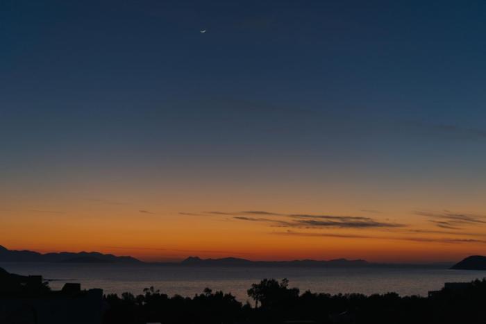 sea sunset view, walk to the beach