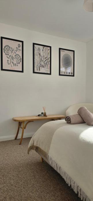 Salisbury City Centre 2-Bedroom Serviced Accommodation-Apartment - PennyVille