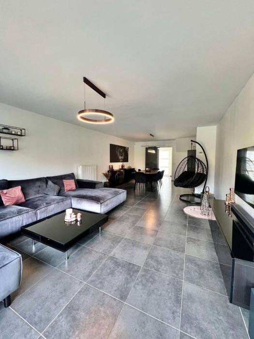 Stunning Retreat with Pool Near Brussels!