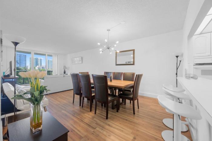 Nice and economic family apartment on the beach