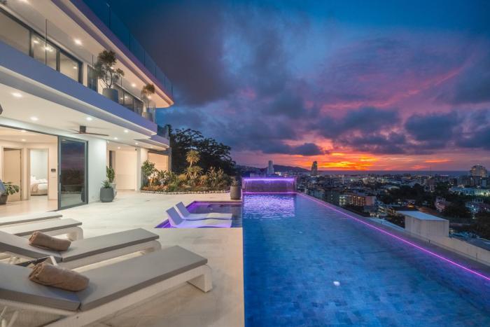 "BS Villa", 5BR, Seaview, 5 min to Patong Beach