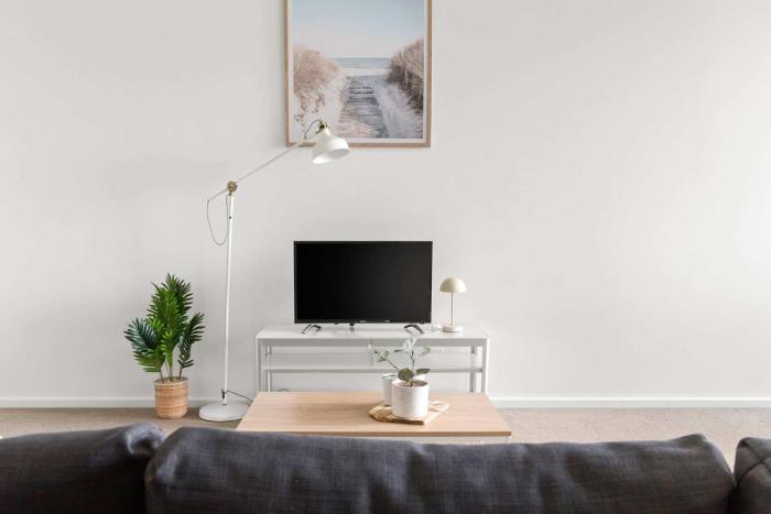 Chic City Views Modern Comfort Near Southern Cross