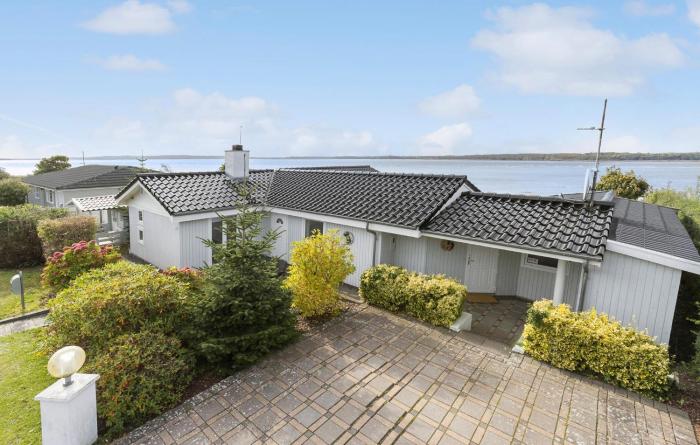 Lovely Home In Ølsted With Kitchen