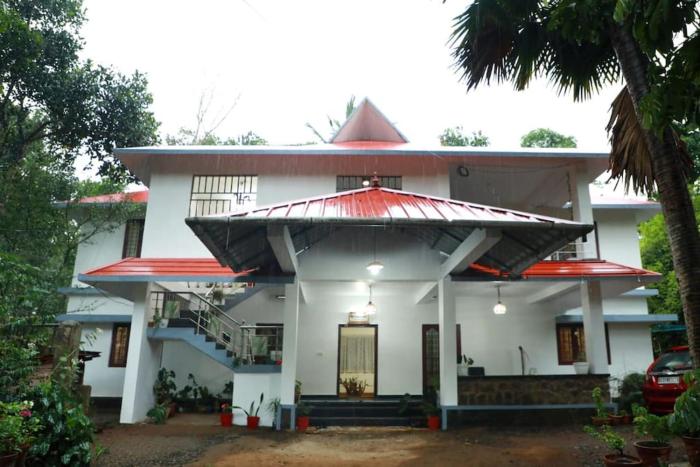 Modayil House - Anakkara