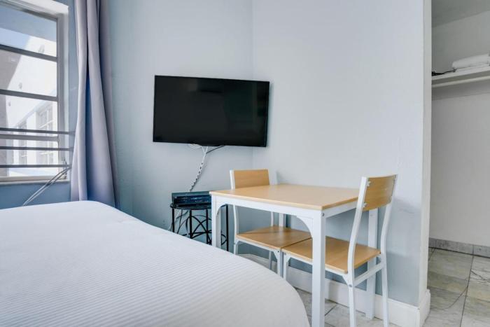 Stylish Studio Steps from South Beach, Sleeps 4